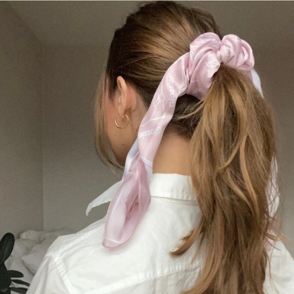 Limited Edition Glossier Geometric G Logo Pal Scarf 2020